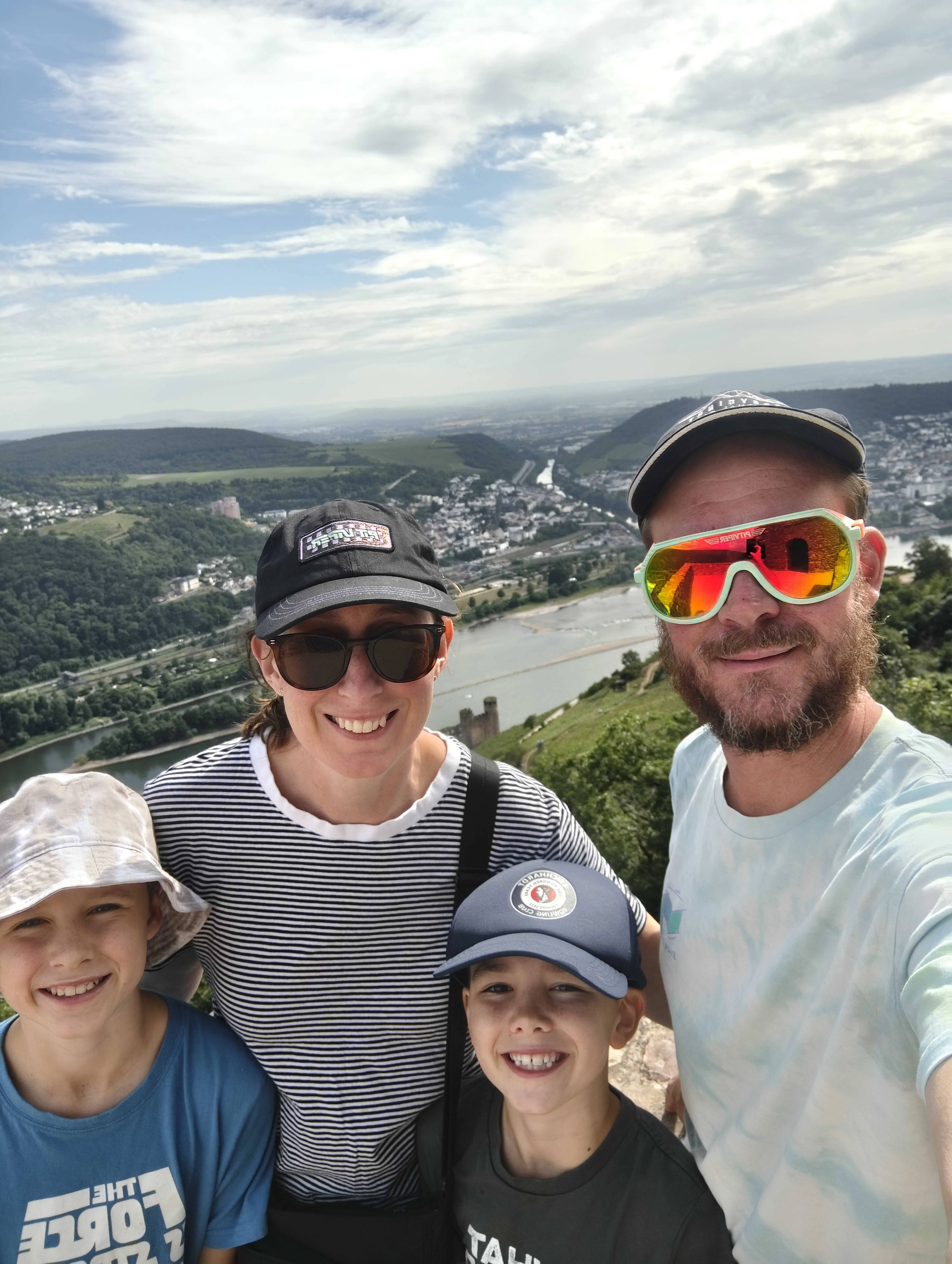 The family overlooking the Rhine